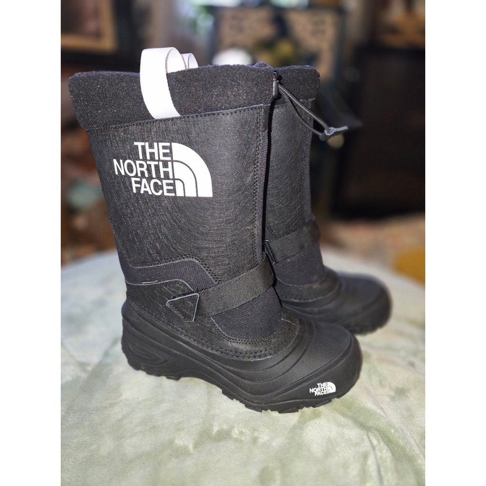 The North Face Alpenglow IV Black Snow Boots Kids Size 5 NF0A3FYH Heatseeker